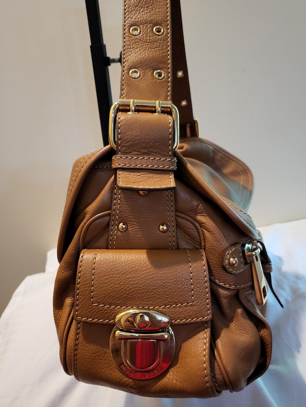 Marc Jacobs Tan Leather Shoulder Bag - Classic Buckle Detail - Picture 12 of 13